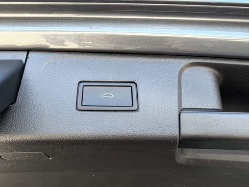 Used 2024 Volkswagen Atlas SE image 41