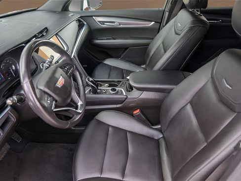 Used 2022 Cadillac XT6 Luxury image 9