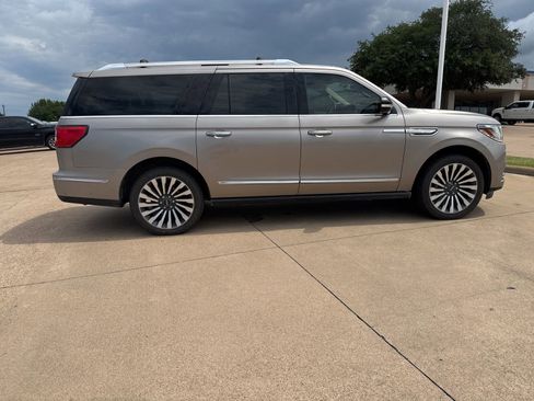 Used 2019 Lincoln Navigator L Reserve AWD/4WD image 8