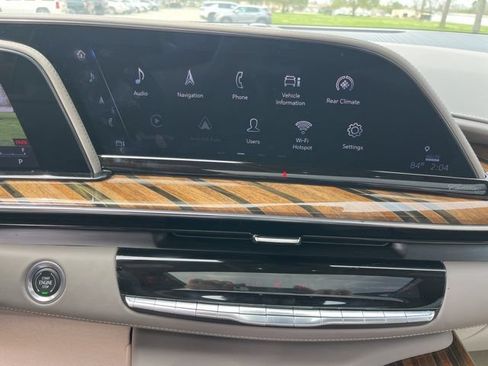 Used 2023 Cadillac Escalade ESV Premium Luxury Platinum RWD image 28