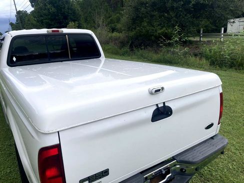 Used 2004 Ford F350 Lariat image 11