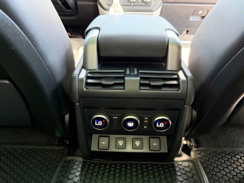 Used 2022 Land Rover Defender 90 X-Dynamic S AWD/4WD image 9
