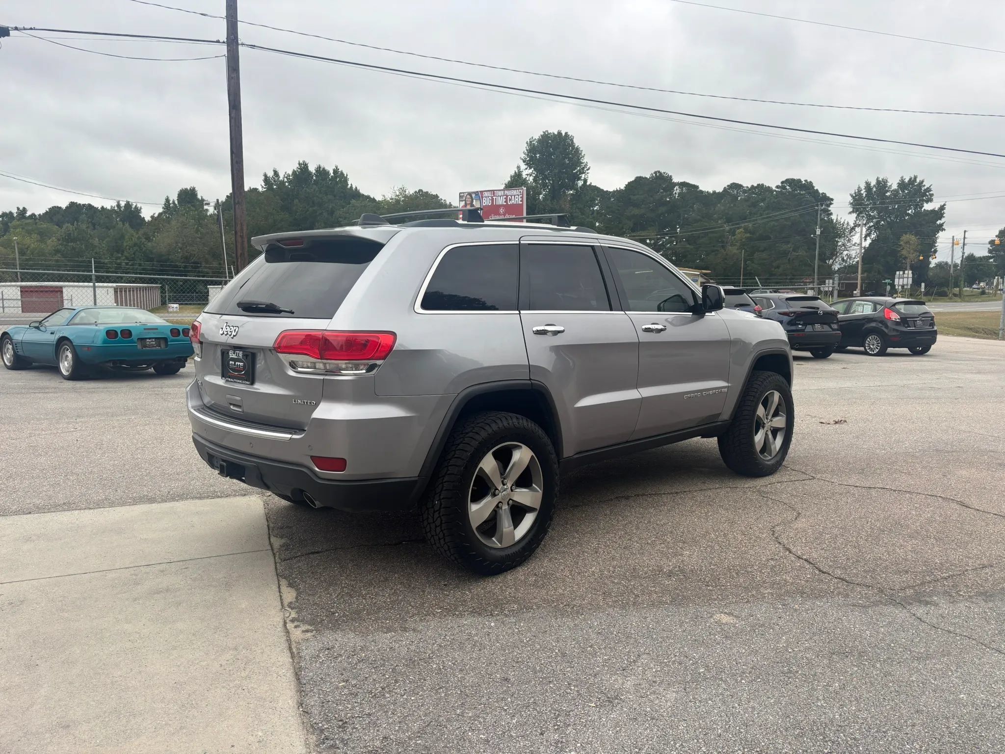 Used 2014 Jeep Grand Cherokee Limited AWD/4WD image 6
