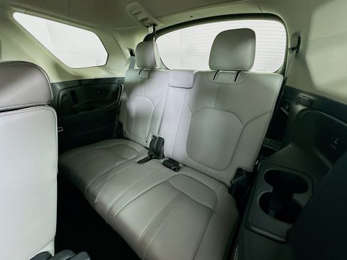 Used 2025 Honda Pilot EX-L image 28