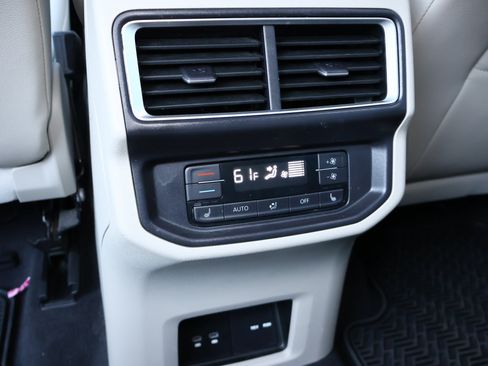 Used 2025 Volkswagen Atlas SEL Premium R-Line AWD/4WD image 25