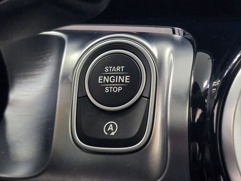 Used 2025 Mercedes-Benz GLB 250 4MATIC image 40