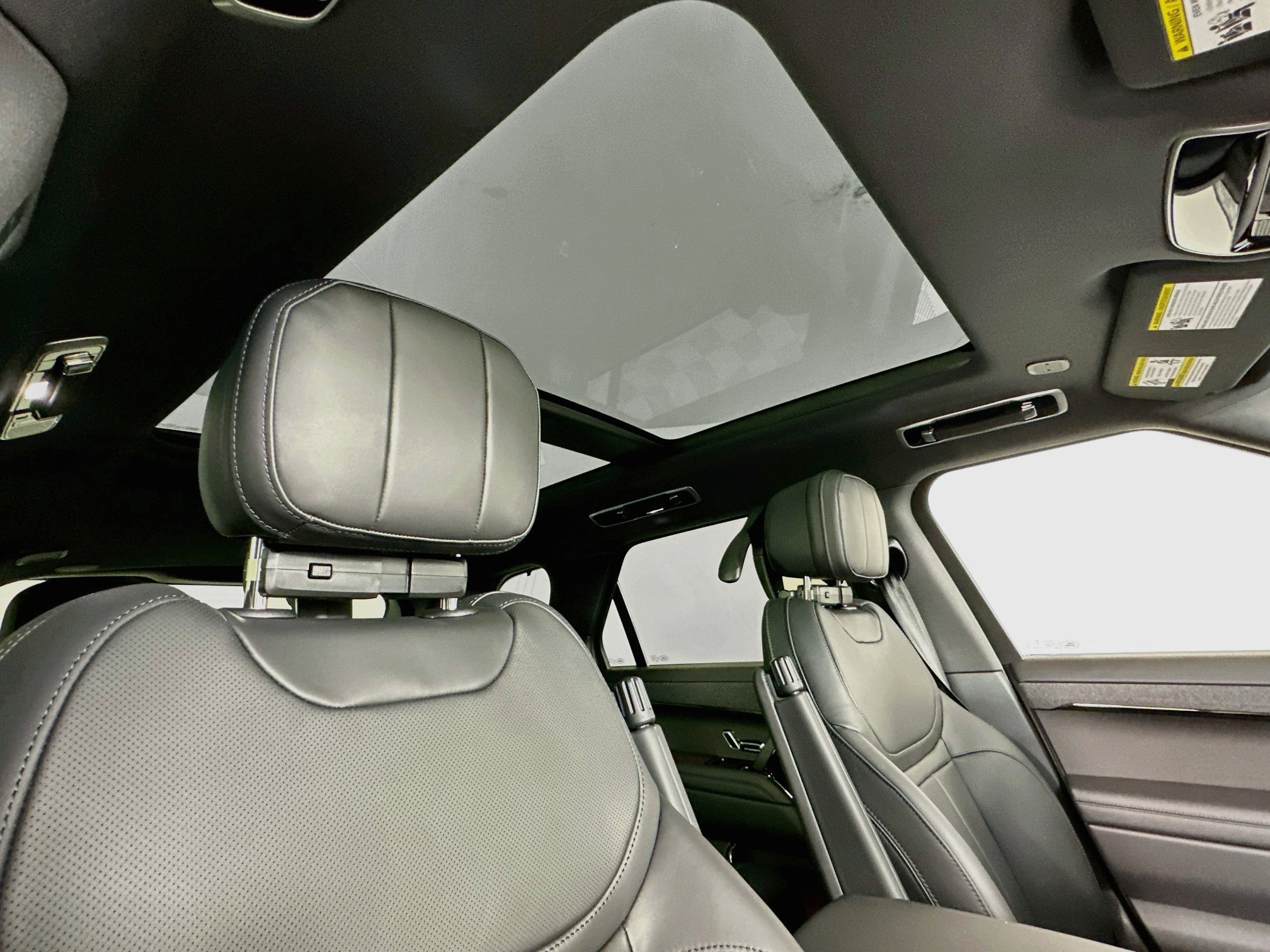 New 2026 Land Rover Range Rover Sport SE AWD/4WD image 19