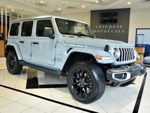 Used 2024 Jeep Wrangler Unlimited Sahara w/ Technology Group AWD/4WD image 1