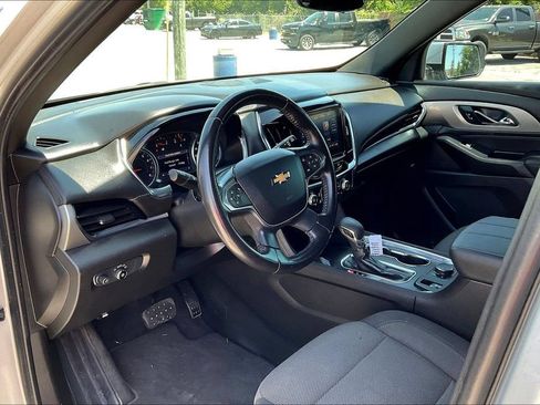 Used 2022 Chevrolet Traverse LT FWD image 8