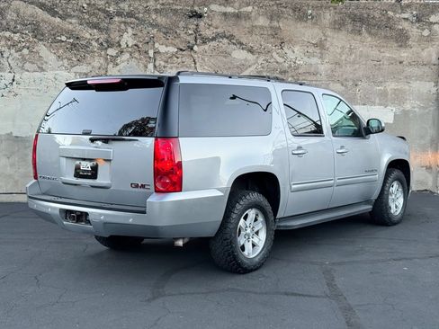 Used 2014 GMC Yukon XL SLT w/ SLT-2 Equipment Package AWD/4WD image 4