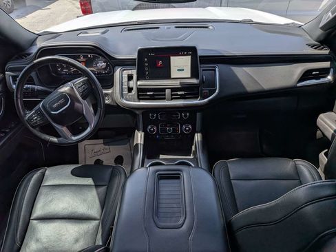 Used 2023 GMC Yukon SLT AWD/4WD image 12