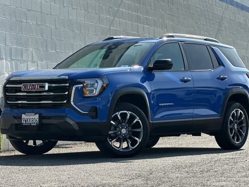 Used 2026 GMC Terrain Elevation w/ Elevation Premium Package FWD image 8
