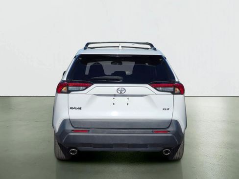 Used 2021 Toyota RAV4 XLE w/ Convenience Package image 6