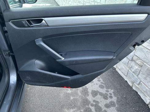 Used 2016 Volkswagen Passat 1.8T S image 17