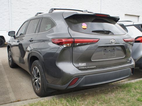 Used 2023 Toyota Highlander XLE image 6