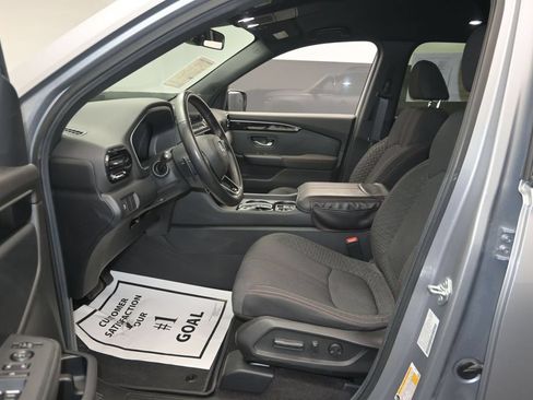 Used 2025 Honda Pilot Sport image 10