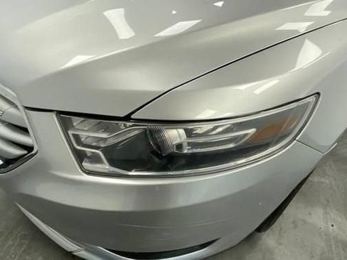 Used 2019 Ford Taurus Limited FWD image 12