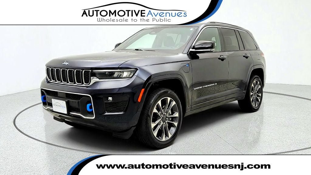 Used 2023 Jeep Grand Cherokee Overland AWD/4WD image 1