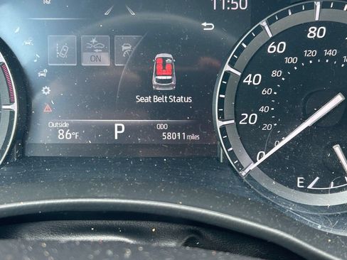 Used 2021 Toyota Highlander XLE AWD/4WD image 36