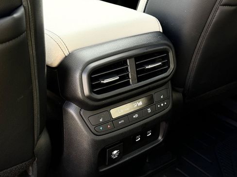 Used 2026 Honda Pilot Elite image 25