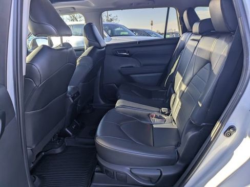 Used 2023 Toyota Highlander XLE image 16