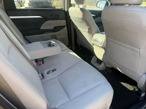 Used 2019 Toyota Highlander LE image 36