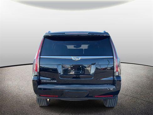 Used 2016 Cadillac Escalade Luxury image 4