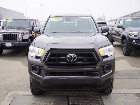 Used 2022 Toyota Tacoma SR image 6