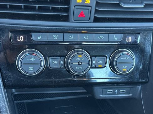 Used 2022 Volkswagen Jetta SEL FWD image 19
