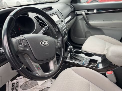 Used 2014 Kia Sorento LX image 30