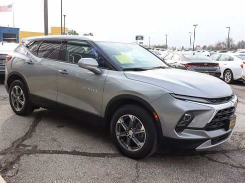 Used 2025 Chevrolet Blazer LT image 3