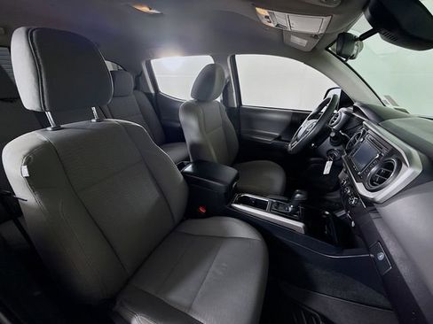 Certified 2019 Toyota Tacoma SR5 image 23