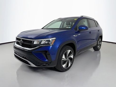 Used 2024 Volkswagen Taos SE AWD/4WD image 3