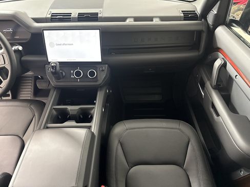 New 2026 Land Rover Defender 90 X-Dynamic SE AWD/4WD image 28