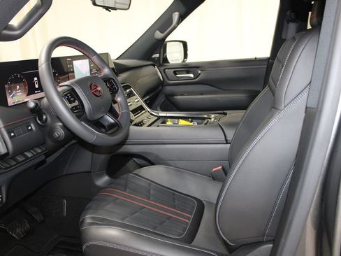 Used 2025 Nissan Armada PRO-4X AWD/4WD image 13