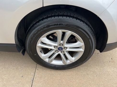 Used 2019 Ford Edge SEL w/ Cold Weather Package AWD/4WD image 11