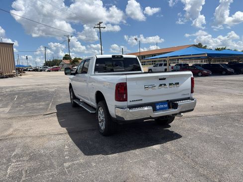New 2026 RAM 2500 Laramie AWD/4WD image 10