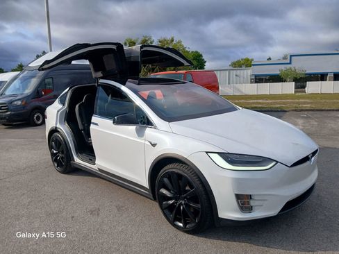 Used 2020 Tesla Model X Long Range AWD/4WD image 3