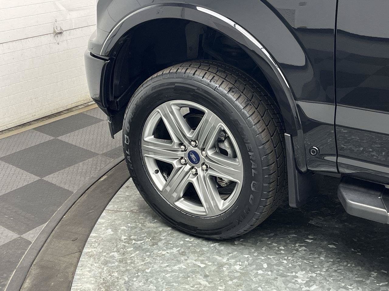 Used 2018 Ford F150 Lariat w/ Equipment Group 502A Luxury AWD/4WD image 8