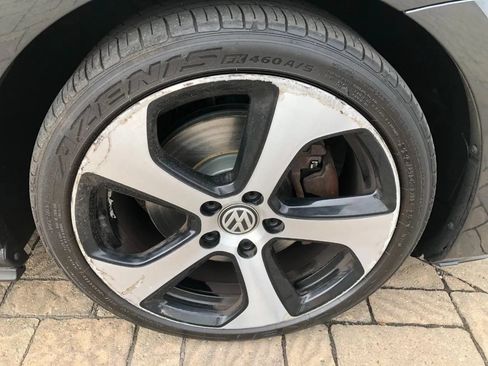 Used 2015 Volkswagen Golf 4-Door FWD image 9
