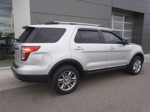 Used 2013 Ford Explorer XLT image 4