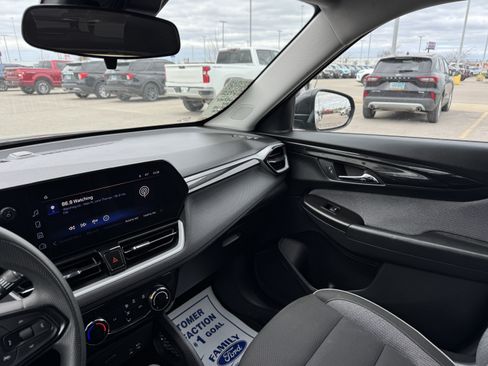 Used 2025 Chevrolet TrailBlazer LT AWD/4WD image 11