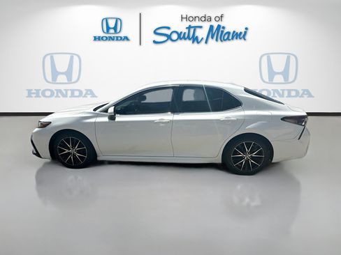 Used 2021 Toyota Camry SE FWD image 4