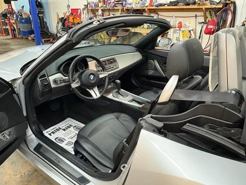 Used 2003 BMW Z4 2.5i image 22