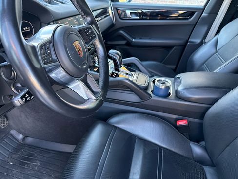 Used 2020 Porsche Cayenne image 30