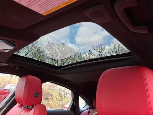 Certified 2024 Jaguar XF R-Dynamic SE image 9