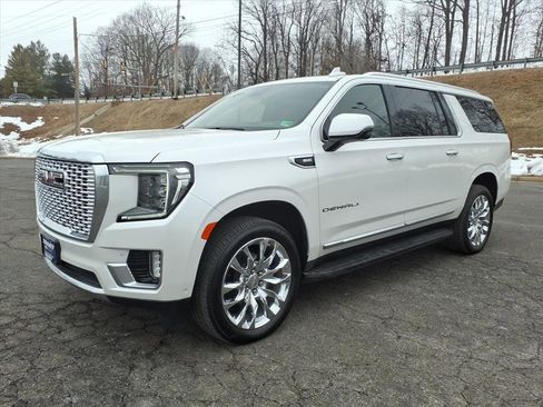 Used 2024 GMC Yukon XL Denali w/ Advanced Technology Package image 7