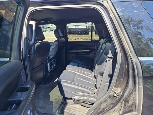 Used 2019 Ford Expedition XLT w/ Equipment Group 201A AWD/4WD image 9
