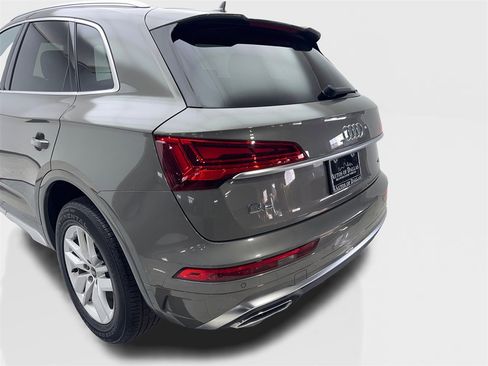 Used 2023 Audi Q5 2.0T Premium w/ Convenience Package image 19