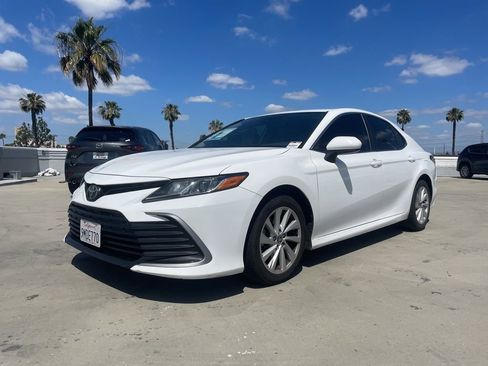 Used 2022 Toyota Camry LE image 5